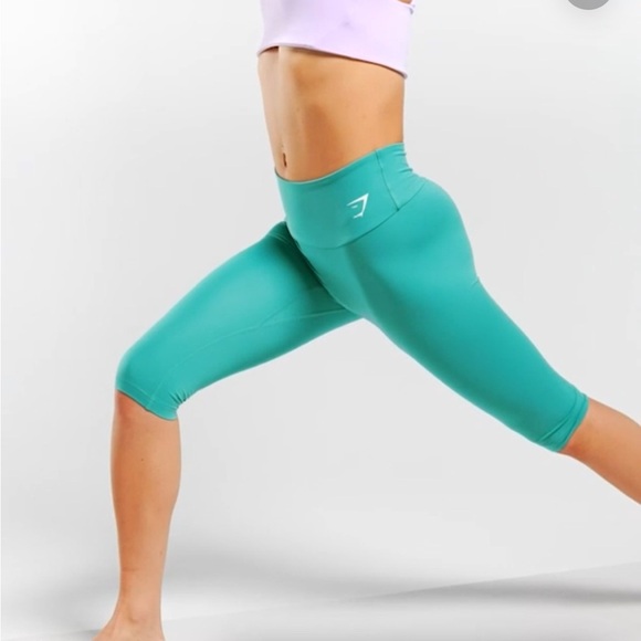 NWOT Gymshark Training Cropped Capri Leggings in Teal. Size Small - Picture 1 of 11